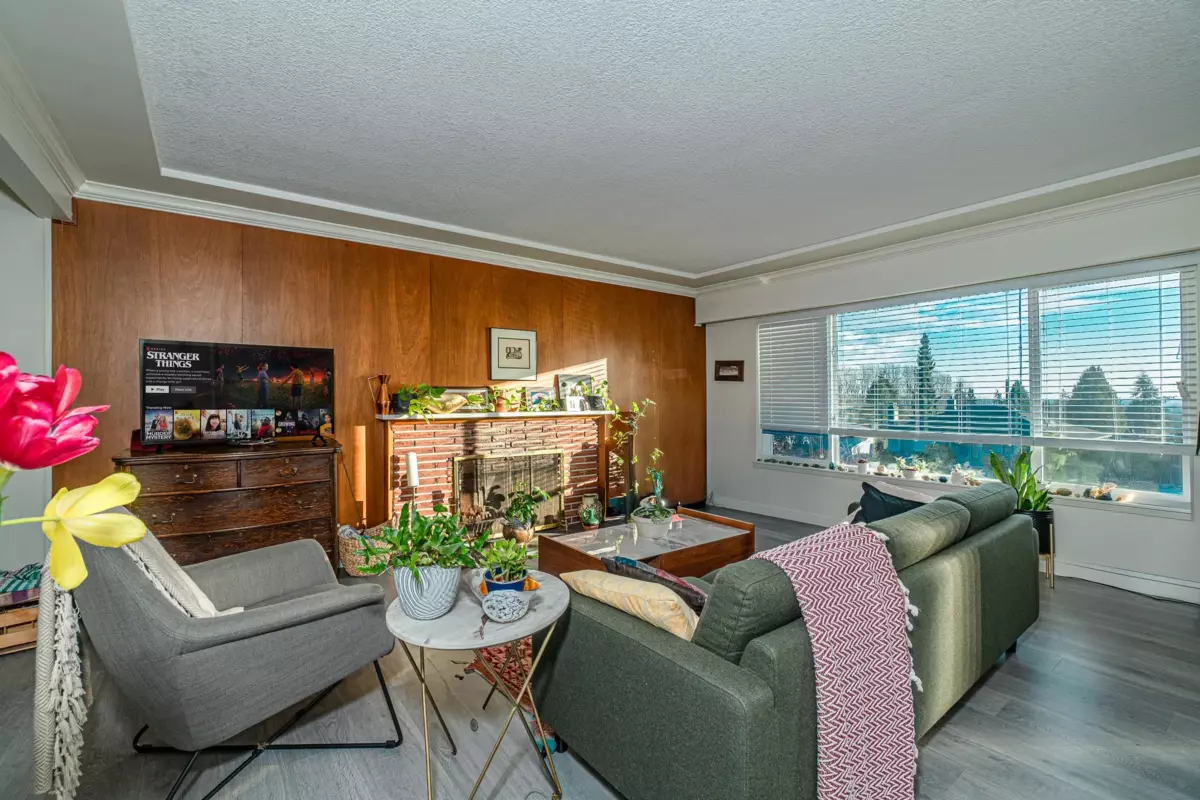 Dining Area Photo of 6407 Clinton Street, Burnaby, BC