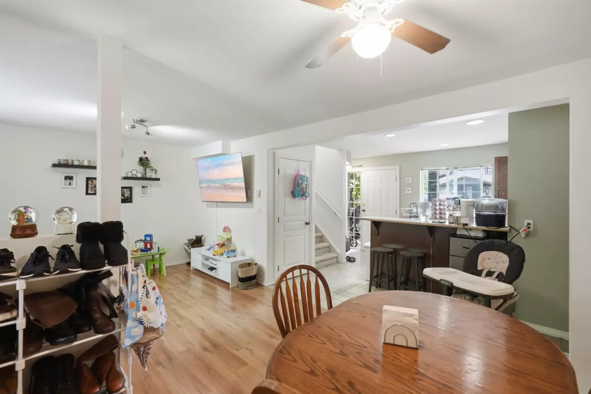 Living Room Photo of 14 45535 Shawnigan Crescent, Chilliwack, BC
