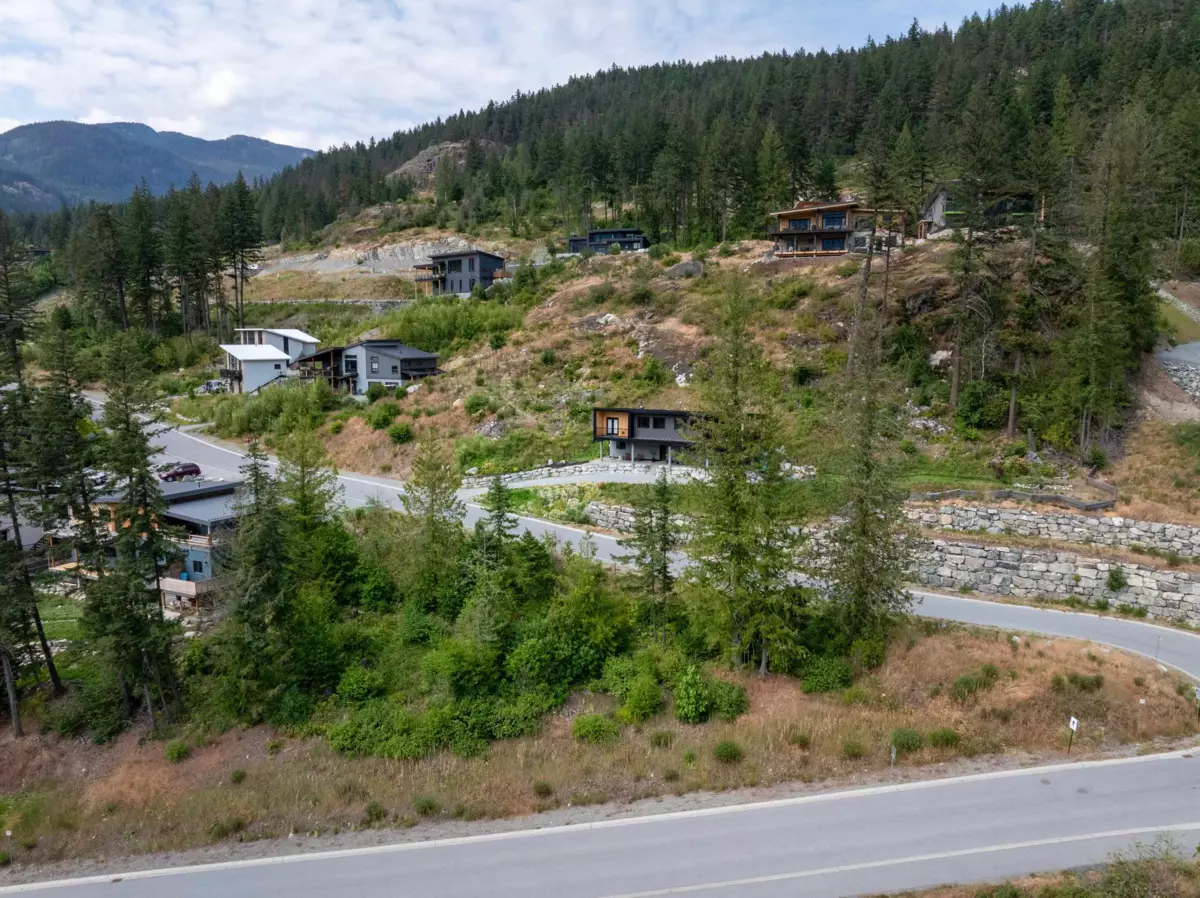Family Room Photo of 7661 Cerulean Drive, Pemberton, BC