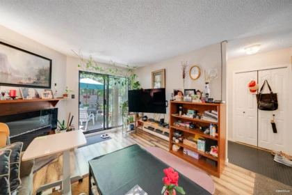 Breakfast Nook Photo of 14828 Holly Park Lane, Surrey, BC