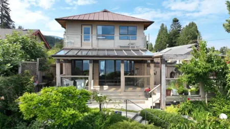 735 Franklin Road, Gibsons, BC, Gibsons — Single Family Residence for sale