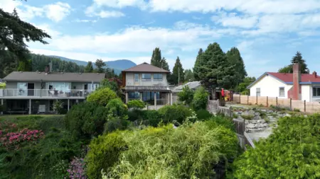 735 Franklin Road, Gibsons, BC, Gibsons — Single Family Residence for sale