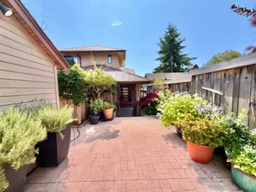 735 Franklin Road, Gibsons, BC, Gibsons — Single Family Residence for sale