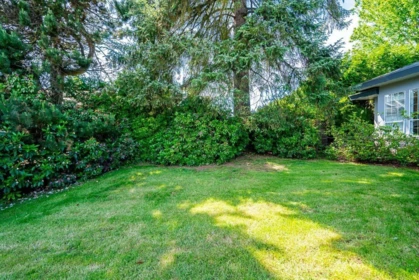 Staircase Photo of 16355 108a Avenue, Surrey, BC