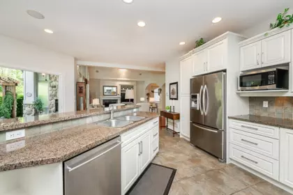 Kitchen Photo of 3338 157a Street, Surrey, BC