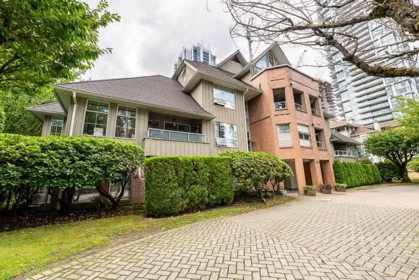 206 1154 Westwood Street, Coquitlam, BC, Coquitlam — Apartment/Condo for sale