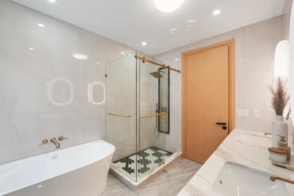 Hallway Photo of 2 4503 W 15th Avenue, Vancouver, BC