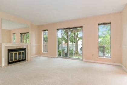 Kitchen Photo of 8 6140 192 Street, Surrey, BC