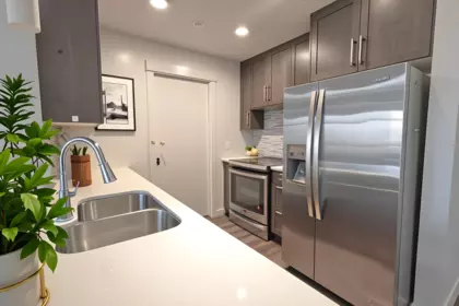 Kitchen Island Photo of 611 2465 Wilson Avenue, Port Coquitlam, BC