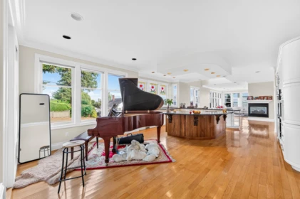 Kitchen Photo of 14139 Marine Drive, White Rock, BC