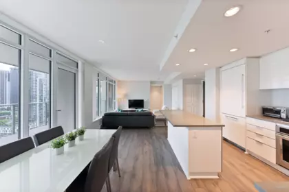Kitchen Island Photo of 3207 2388 Madison Avenue, Burnaby, BC