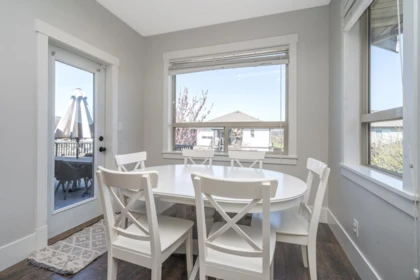 Kitchen Island Photo of 34831 1 Avenue, Abbotsford, BC