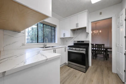 Kitchen Island Photo of 2272 Bevan Crescent, Abbotsford, BC