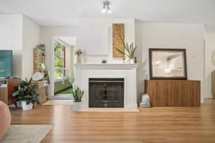 Kitchen Photo of 216 1230 Haro Street, Vancouver, BC