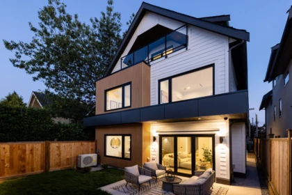 #2 1079 E 14th Avenue, Vancouver, BC, Vancouver — Half Duplex for sale