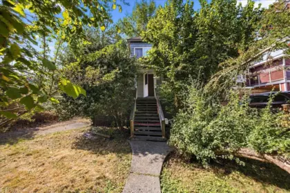 Family Room Photo of 242 N Boyne Street, New Westminster, BC