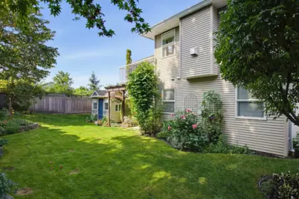 Garden / Landscaping Photo of 33752 Veres Terrace, Mission, BC