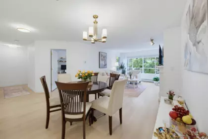 Kitchen Photo of 203 15375 17 Avenue, Surrey, BC
