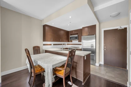301 4710 Hastings Street, Burnaby, BC, Burnaby — Apartment/Condo for sale