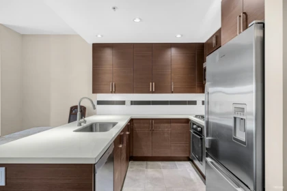 301 4710 Hastings Street, Burnaby, BC, Burnaby — Apartment/Condo for sale