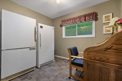 Hallway Photo of 45985 Collins Drive, Chilliwack, BC