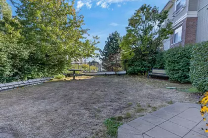 Garden / Landscaping Photo of 107 19530 65 Avenue, Surrey, BC