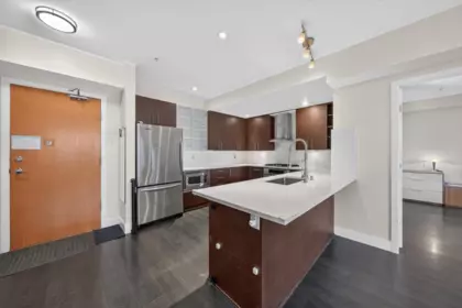 Primary Bathroom Photo of 207 14300 Riverport Way, Richmond, BC