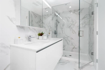 Primary Bathroom Photo of 605 5788 Gilbert Road, Richmond, BC
