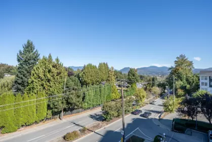 Backyard Photo of 403 3192 Gladwin Road, Abbotsford, BC