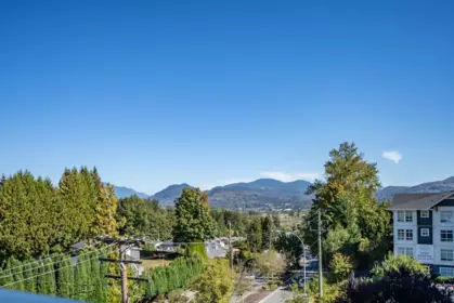 Front Yard Photo of 403 3192 Gladwin Road, Abbotsford, BC
