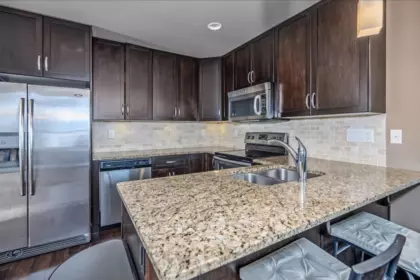 Guest Bathroom Photo of 403 3192 Gladwin Road, Abbotsford, BC
