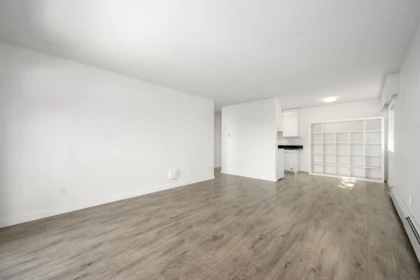 Kitchen Island Photo of 305 310 W 3rd Street, North Vancouver, BC