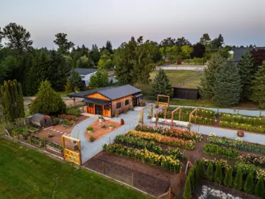 Garden / Landscaping Photo of 23873 12 Avenue, Langley, BC