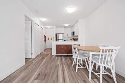 302 5818 Lincoln Street, Vancouver, BC, Vancouver — Apartment/Condo for sale