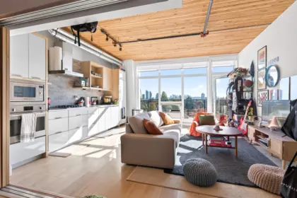 406 4223 Hastings Street, Burnaby, BC, Burnaby — Apartment/Condo for sale
