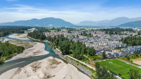 5554 Driftwood Street, Chilliwack, BC, Chilliwack — Row House (Non-Strata) for sale
