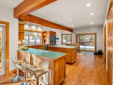 8235 Rainbow Drive, Whistler, BC, Whistler — Single Family Residence for sale