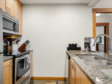 322D 2036 London Lane, Whistler, BC, Whistler — Apartment/Condo for sale