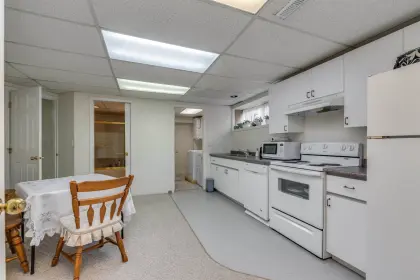 8083 Burnlake Drive, Burnaby, BC, Burnaby — Single Family Residence for sale
