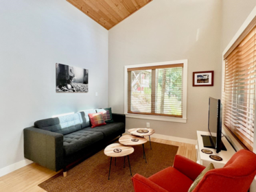 Breakfast Nook Photo of 362 Barque Road, Mayne Island, BC