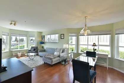 208 5711 Mermaid Street, Sechelt, BC, Sechelt — Apartment/Condo for sale