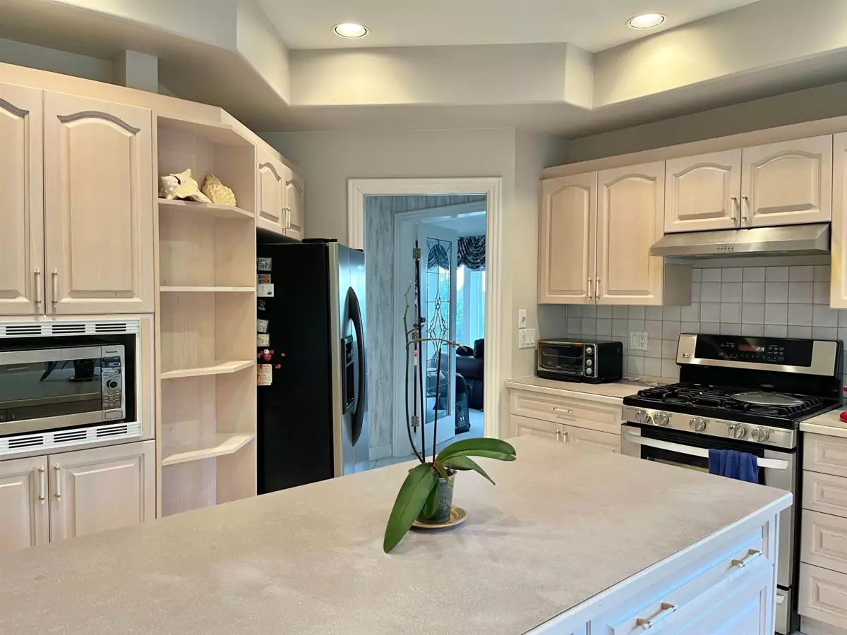 Breakfast Nook Photo of 3022 Plateau Boulevard, Coquitlam, BC