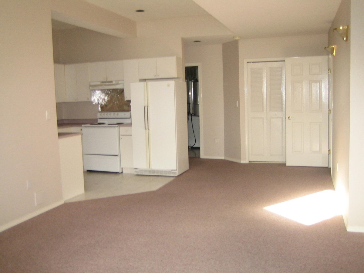 Entry Foyer Photo of 3022 Plateau Boulevard, Coquitlam, BC