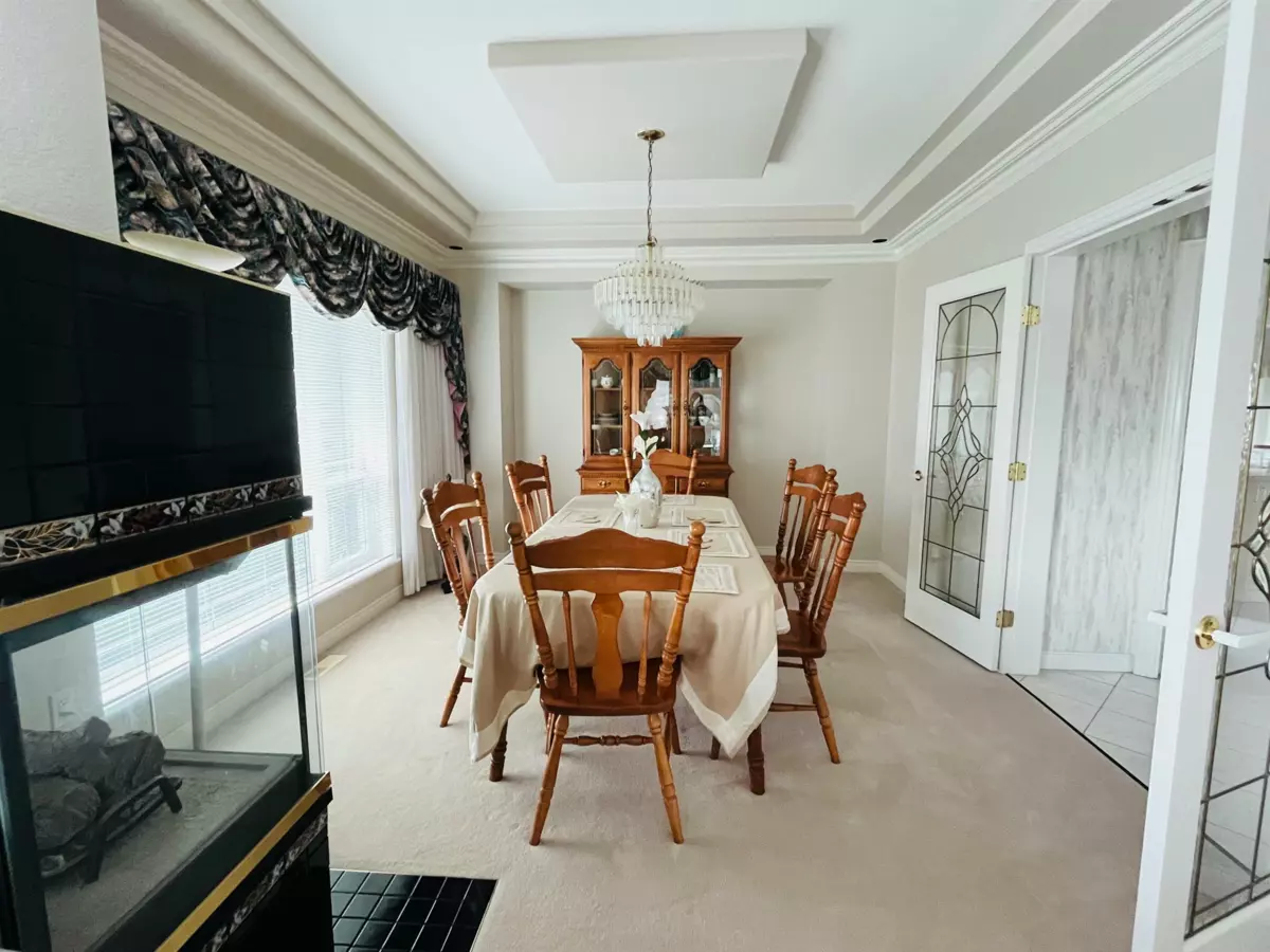 Kitchen Island Photo of 3022 Plateau Boulevard, Coquitlam, BC