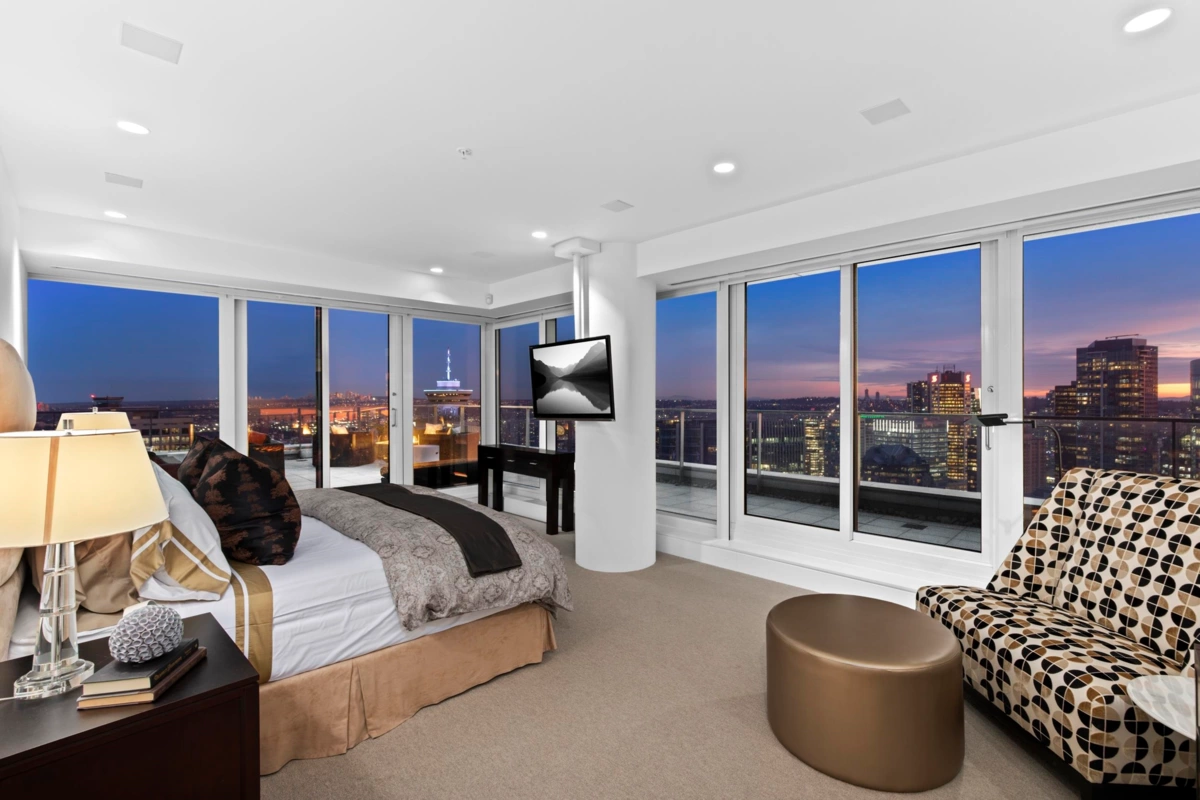 Dining Area Photo of 4602 1011 W Cordova Street, Vancouver, BC