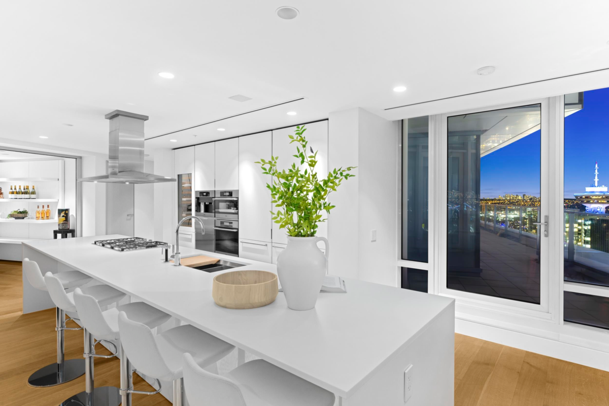 Family Room Photo of 4602 1011 W Cordova Street, Vancouver, BC