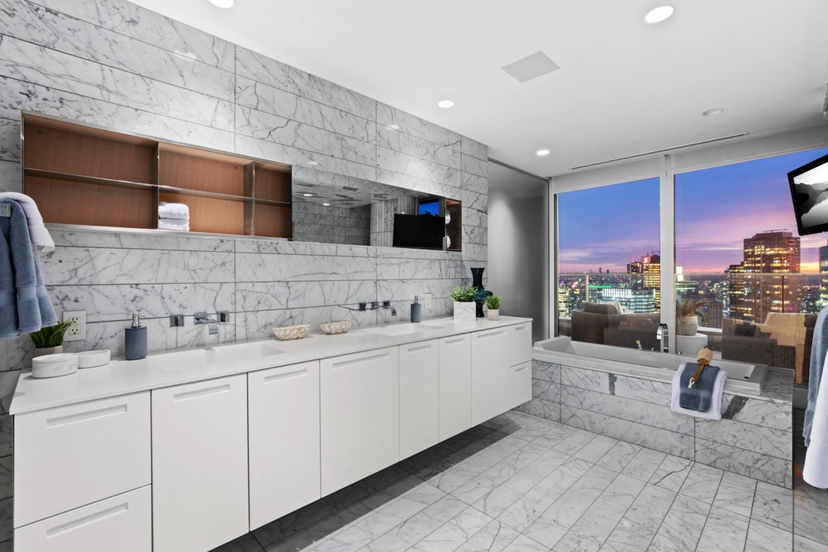 Kitchen Photo of 4602 1011 W Cordova Street, Vancouver, BC