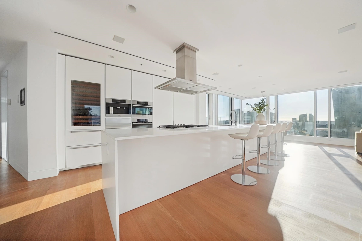 Swimming Pool Photo of 4602 1011 W Cordova Street, Vancouver, BC