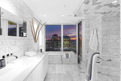 Hot Tub / Spa Photo of 4602 1011 W Cordova Street, Vancouver, BC