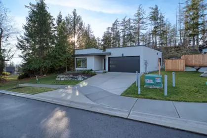 5409 Stellar Way, Sechelt, BC, Sechelt — Single Family Residence for sale